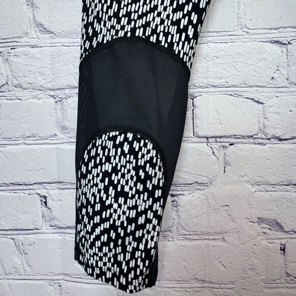 NIKE Dri-Fit Black & White Mesh Leggings Size Medium - Picture 3 of 8